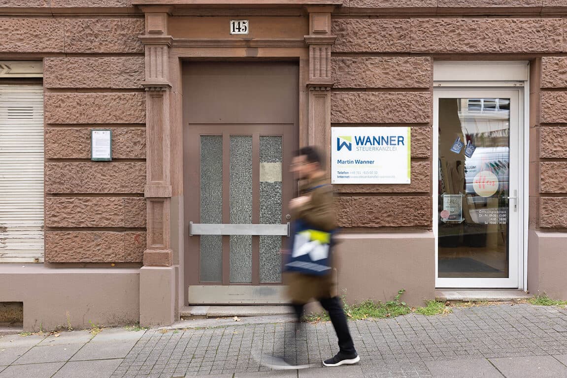 Eingang der Steuerkanzlei Wanner in der Rotebühlstraße 145 in Stuttgart